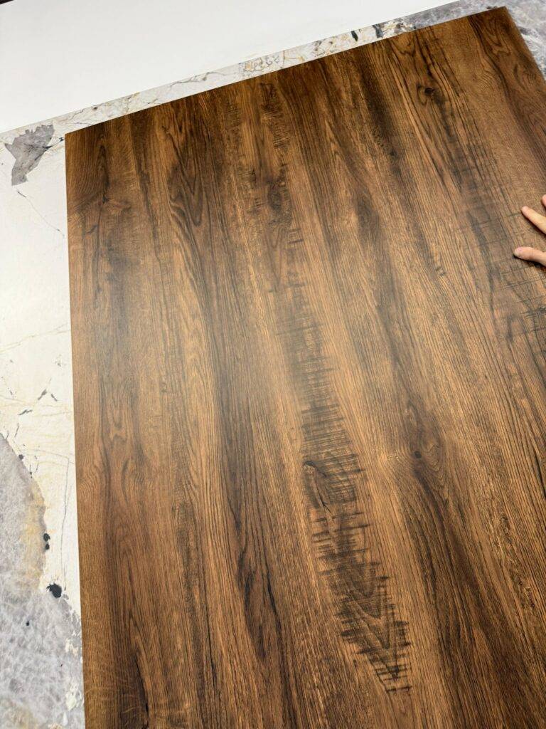 Płyta Węglowa – PRÓBKA – WENGE OAK z kamienia naturalnego do wykończenia wnętrz lub elewacji