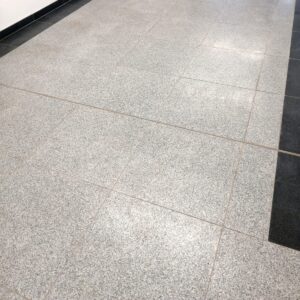 Płytki Granit G603 New Bianco Cristal szlifowany 30,5x61x1 cm - obrazek 3