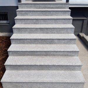Stopień granitowy G602 Bianco Sardo płomieniowany 150x33x3 cm - obrazek 4