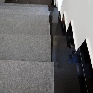 Stopień granitowy G684 Black Pearl płomieniowany 150x33x2 cm - obrazek 5