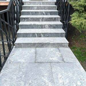 Stopień granitowy Royal Juparana płomieniowany 150x33x2 cm - obrazek 4