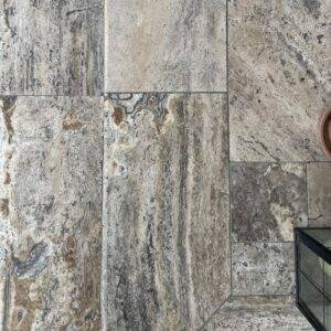 Stopień trawertynowy Silver Ash szlifowany z bullnose 135x33x3 cm - obrazek 9