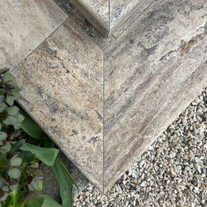 Stopień trawertynowy Silver Ash szlifowany z bullnose 135x33x3 cm - obrazek 8