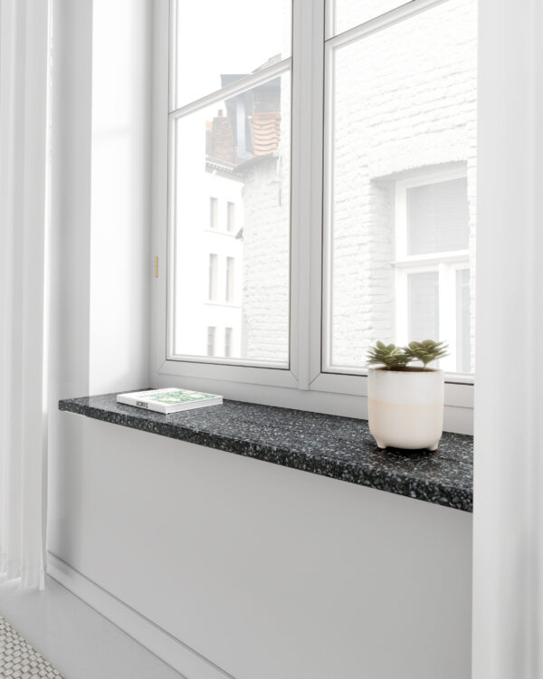 Parapet aglomarmur Nordic Black 3cm — Aglomarmur wewnętrzny, wyłącznie do zastosowań wewnątrz budynków