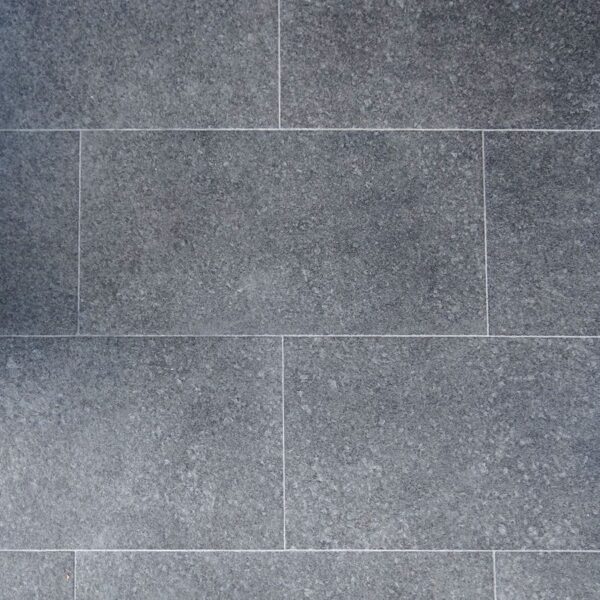 Płytki Granit G684 Black Pearl płomieniowany 60x60x2 cm — Naturalny granit, na zewnątrz i wewnątrz