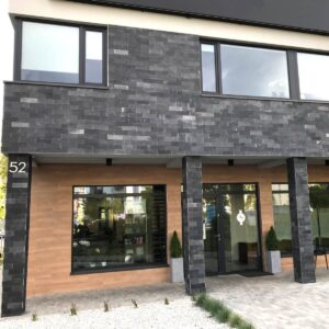 Płytki wapień Chittor Black naturalny 30x10x1-1,3 cm — Naturalny wapień, na zewnątrz i wewnątrz