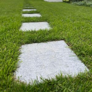 Płytki Wapień L828 płomieniowany i szczotkowany 60x40x2 cm - obrazek 5